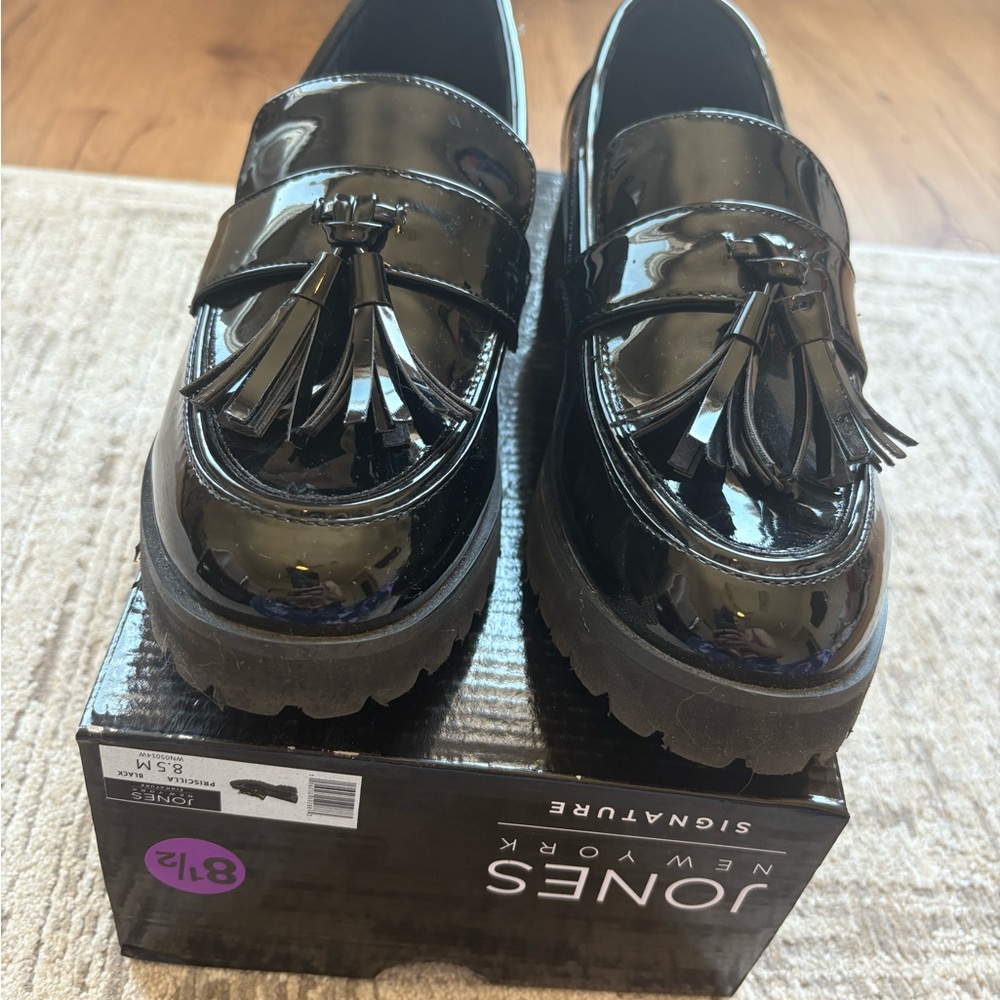 Jones New York Shiny Black Patent Tassel Loafers—size 8.5–Workwear Classic